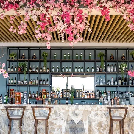 Riverside Garden 酒店