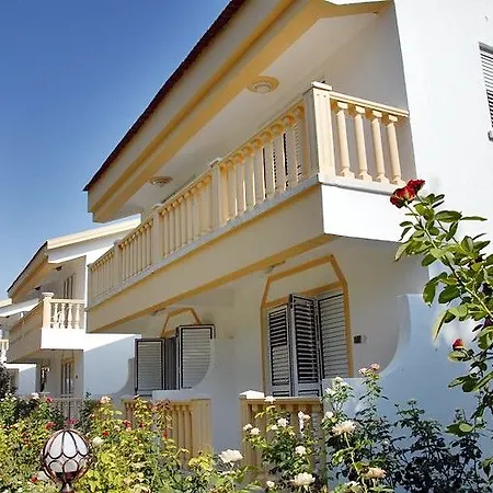 Riverside Garden Ξενοδοχείο Καραβάς