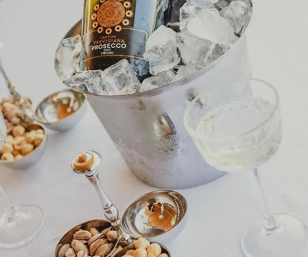 Riverside Garden Otel 4*