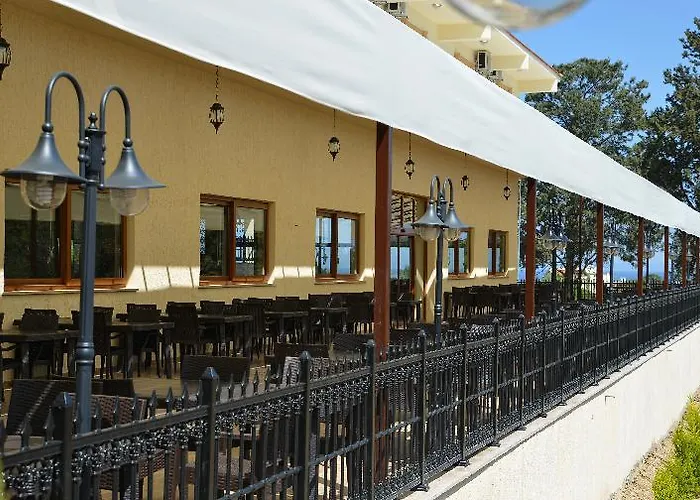 Riverside Garden Hotel